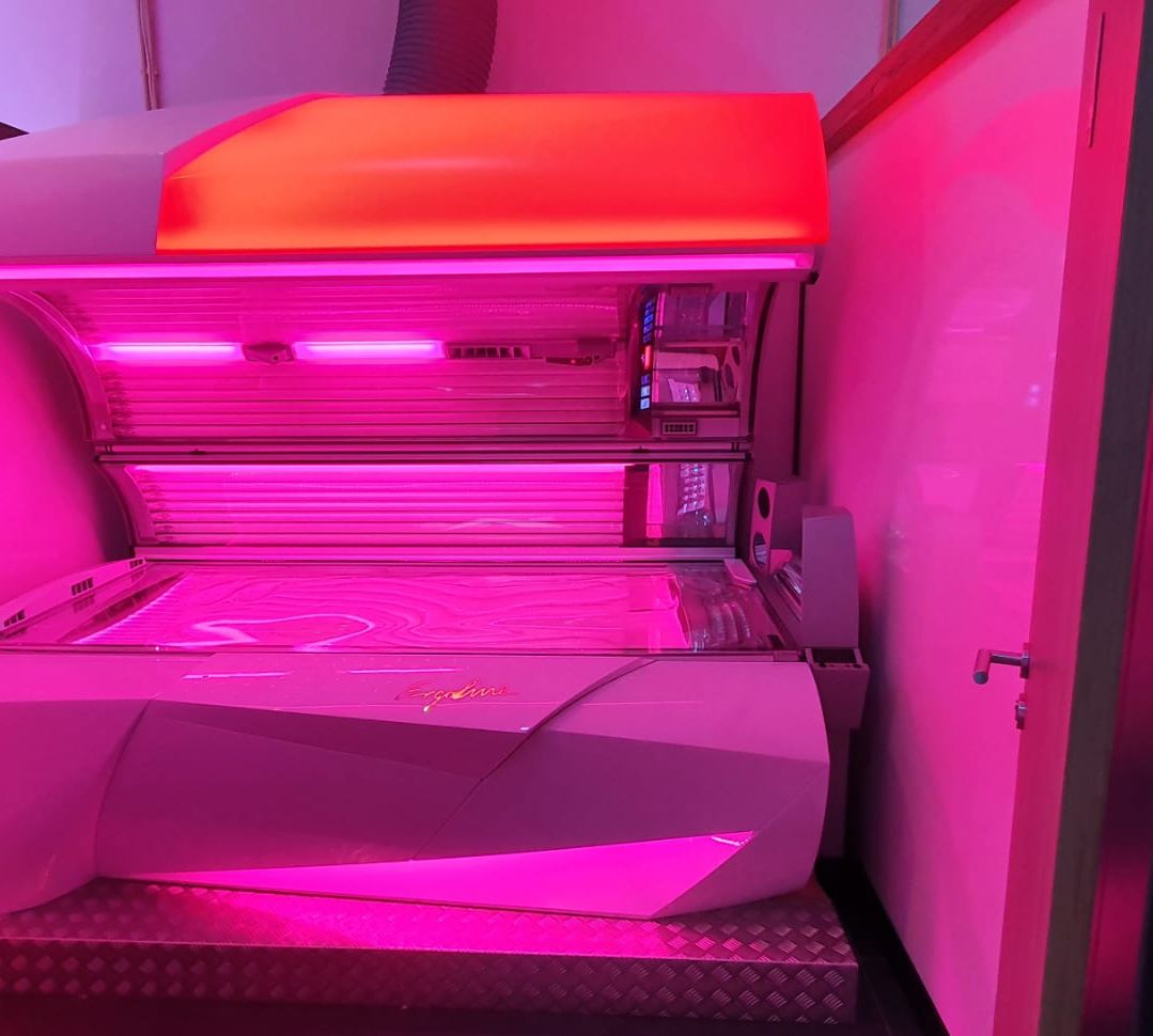 Zonnebank met gezichtsbruiner